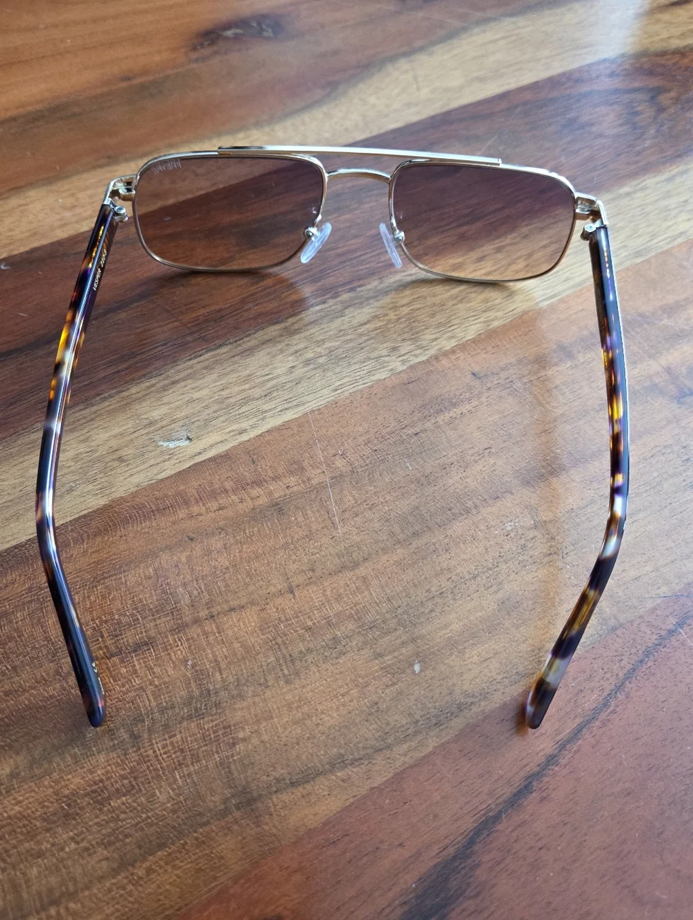 FREYRS Gold Frame Sunglasses Gradient Lenses - Picture 5 of 7